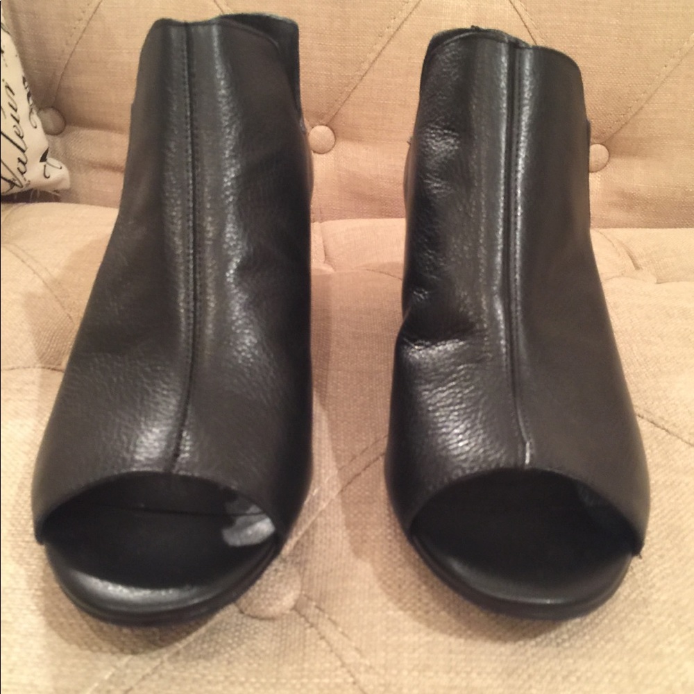 Stylish Booties - Picture 4 of 6